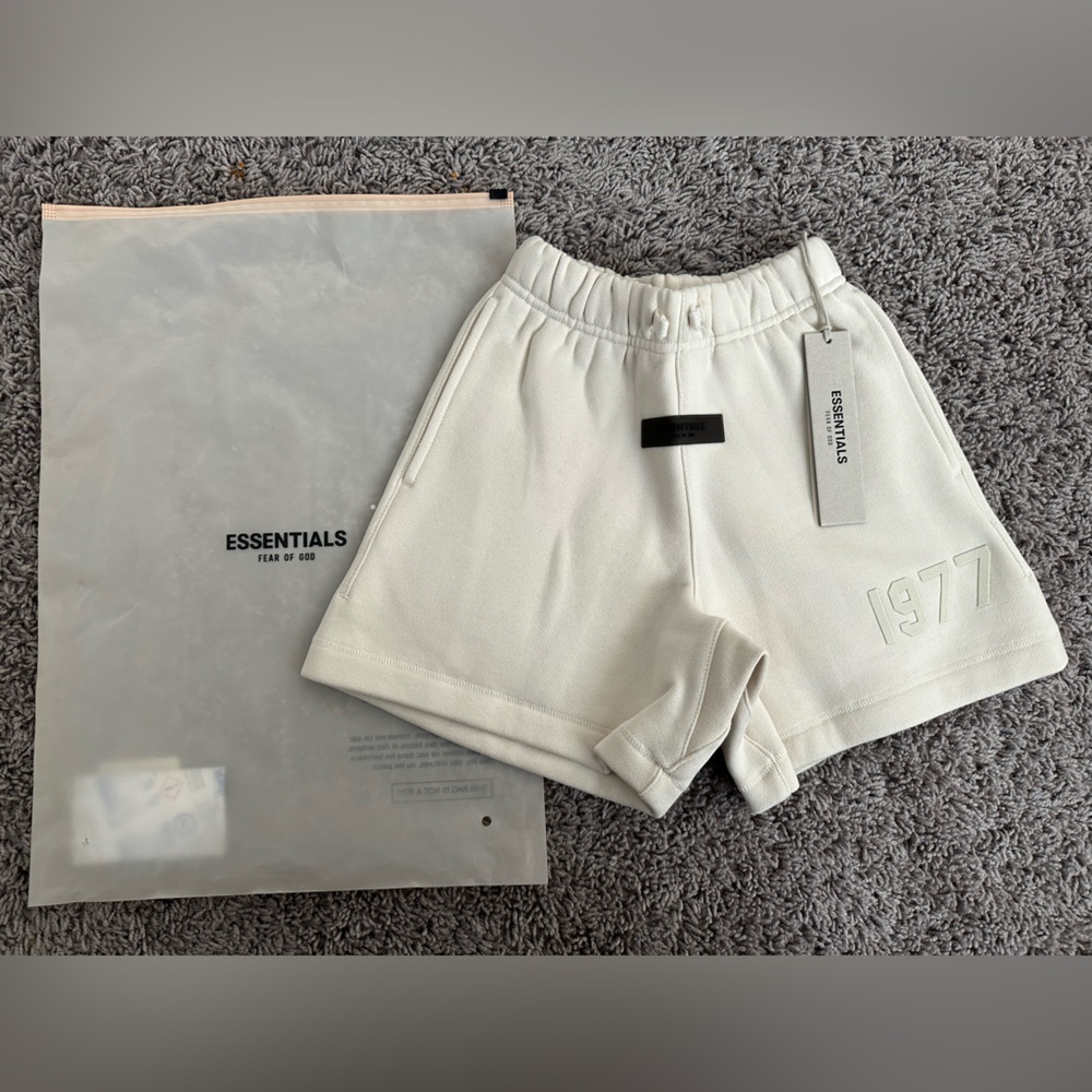 Kids essentialls shorts